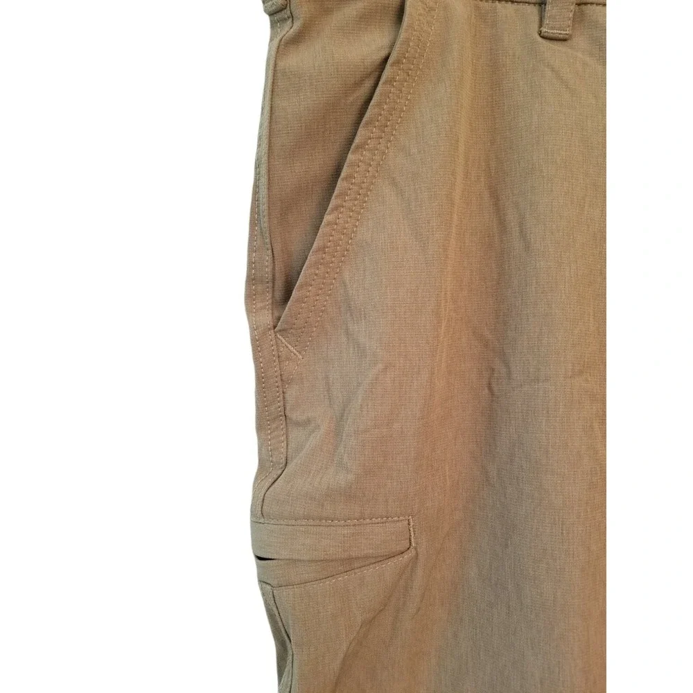 G. H Bass co Side Pocket Camping Hiking khaki Men's Shorts Size 38 inseam 10